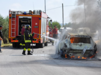 Auto in fiamme, paura a Montenero